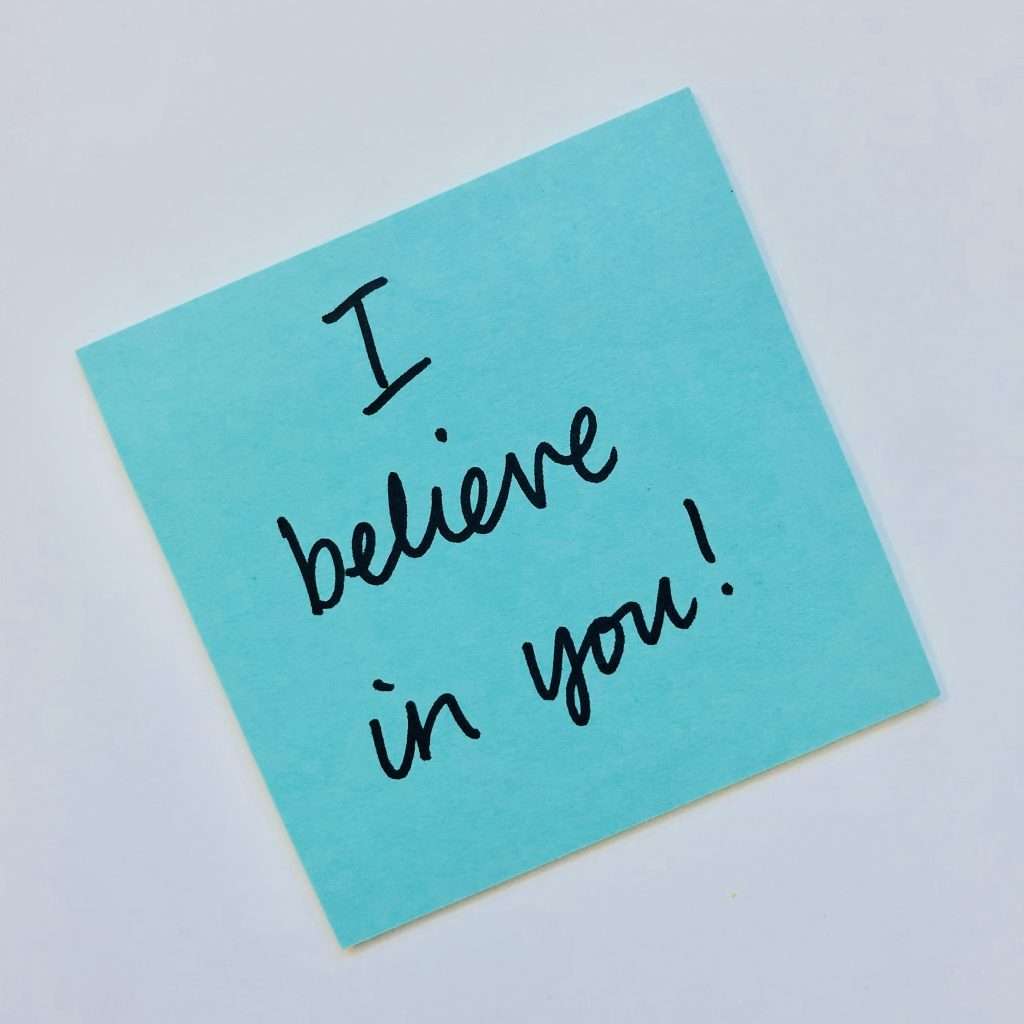 A post-it note with text